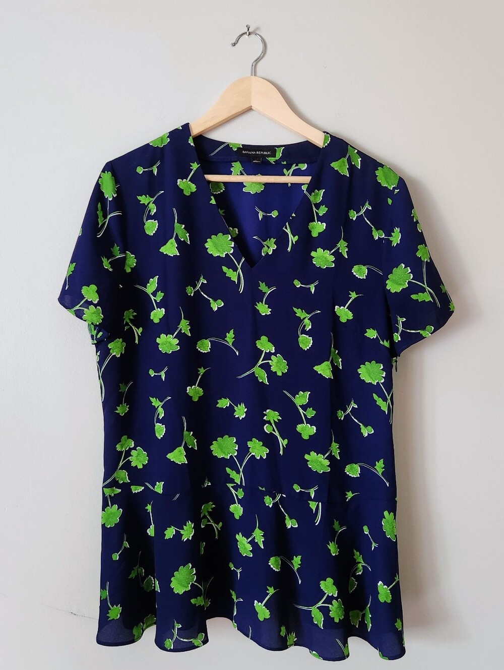 Banana Republic Navy Top with Lime Green Floral Print Sz L